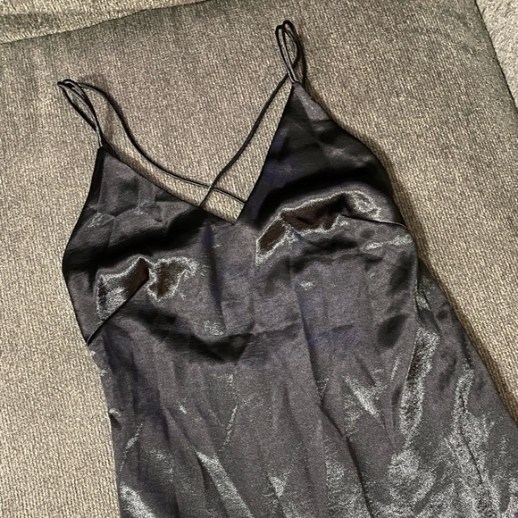 Beautiful silk shine material strappy maxi dress - Picture 4 of 9